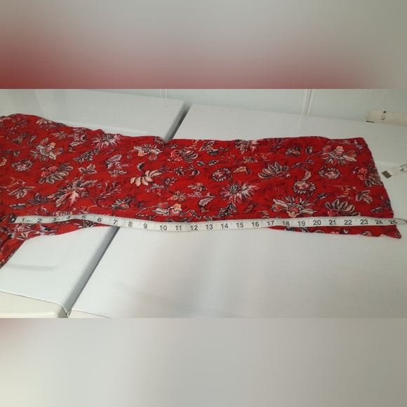 Pretty red flowered jumpsuit - Maurices' brand - size small - Picture 6 of 6